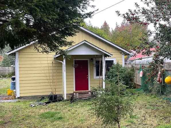 215 Mather Dr, Port Orford, OR 97465