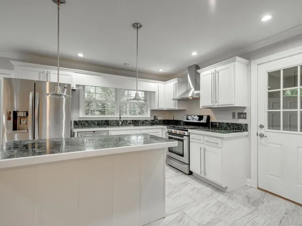 616 Miles Rd, Signal Mountain, TN 37377