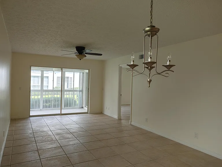 801 SE Central Pkwy #7 — Photo 10