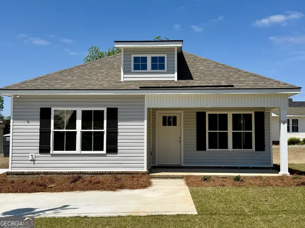 4 Roundtree St, Statesboro, GA 30458