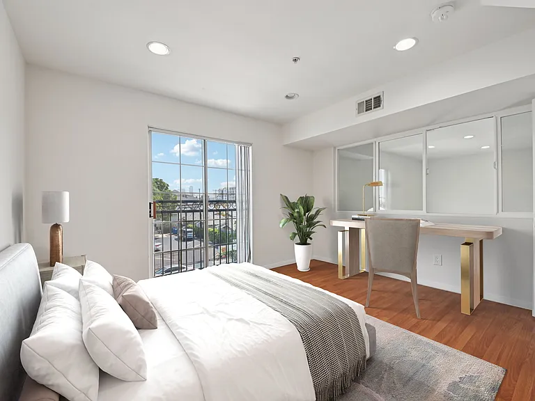 628 W 30th St #101 — Photo 7