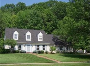 220 Senlac Hills Dr, Chagrin Falls, OH 44022