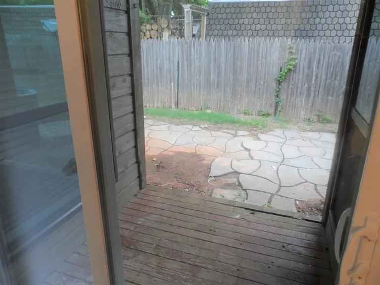 201 Wellington Ln — Photo 3