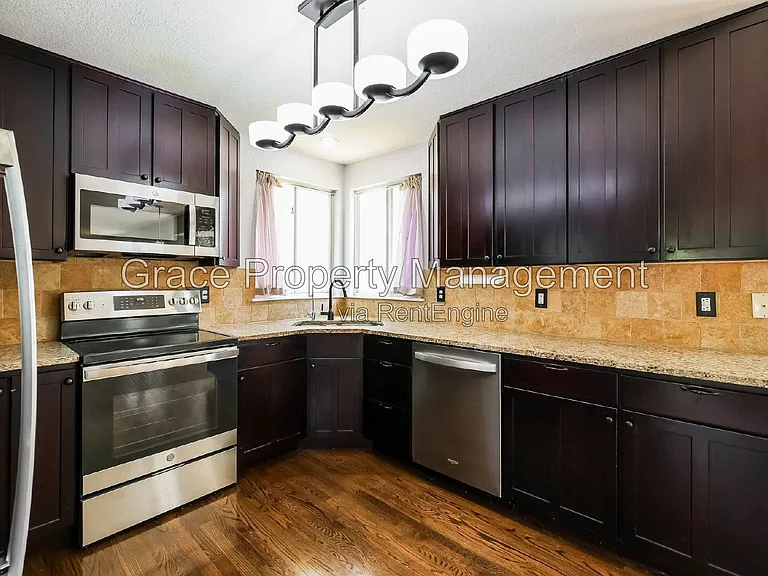 1144 E 12th Ct — Photo 10