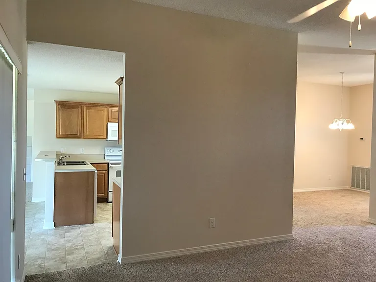 2642 Hidden Creek Dr — Photo 5