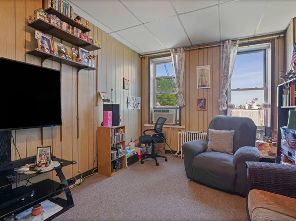 67-03 Myrtle Avenue image 23 of 36