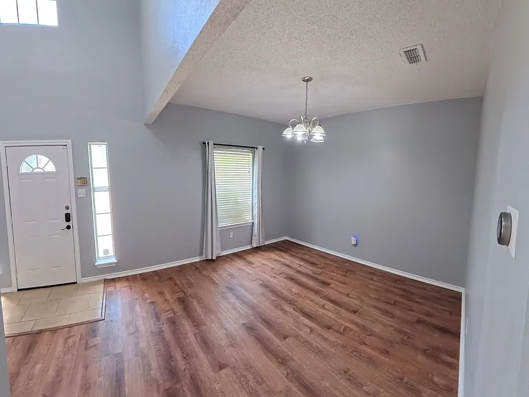 1209 Montclair Dr — Photo 9