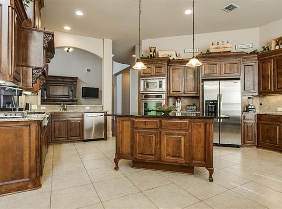 5th image of 3647 Norwich Ln