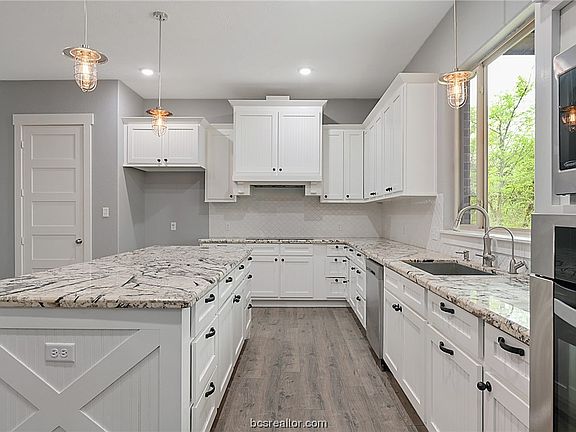 5th image of 11795 Great Oaks Dr