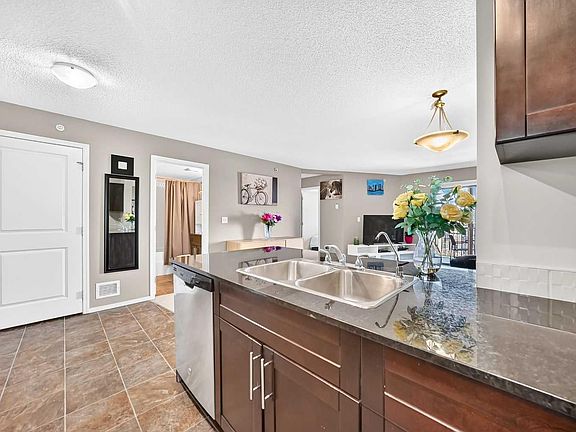 5th image of 15 Saddlestone Way NE #416