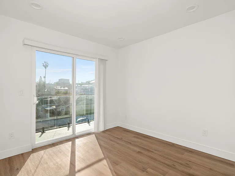 1853 S Longwood Ave #1853 — Photo 10