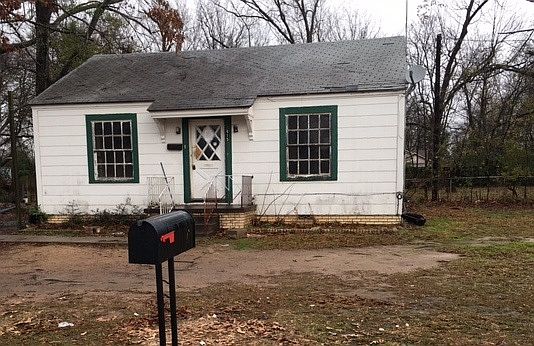 1st image of 415 E Edgefield Ave