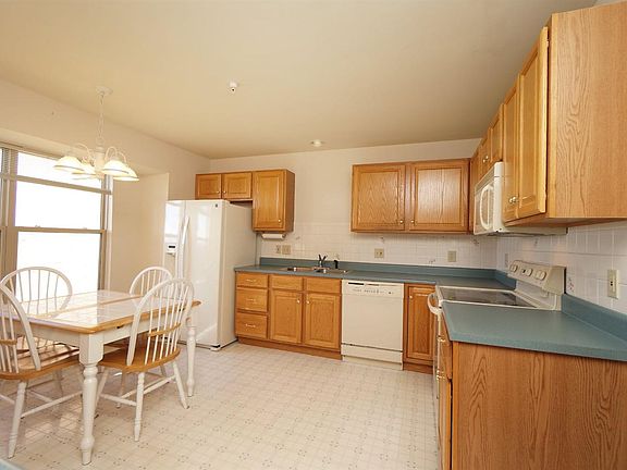 5th image of 153 Palisades Pt APT 2