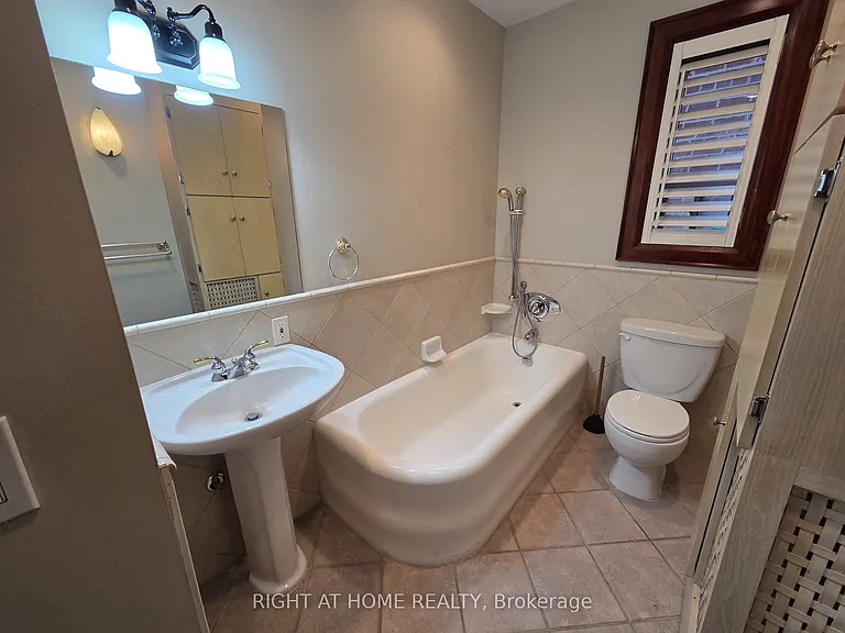 20 Teddington Park Ave #1 — Photo 15