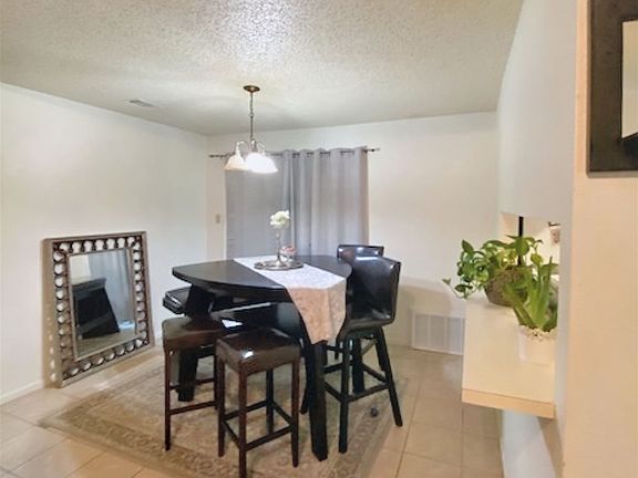 5th image of 602 Country Aire Dr #B