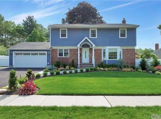 3 Lesley Dr, Syosset, NY 11791