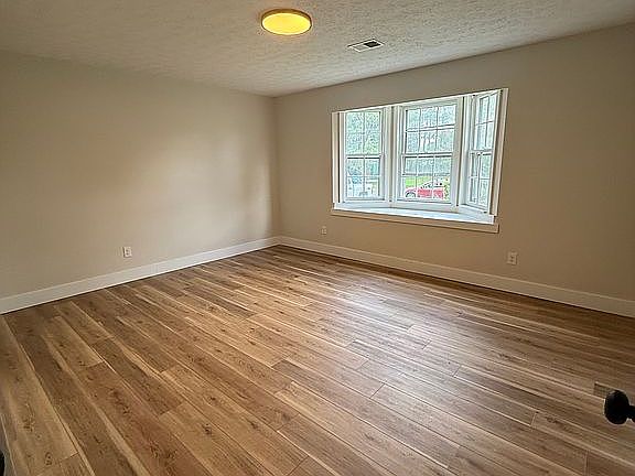 5th image of 140 James Ct