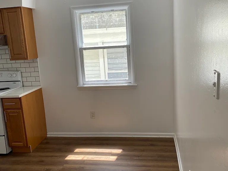 571 Morris St #1 — Photo 9