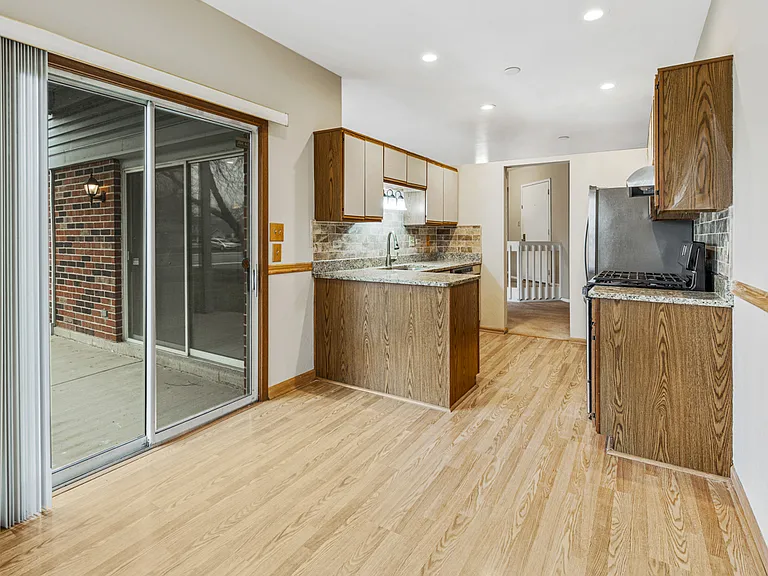 1665 Commodore Ct #7 — Photo 13