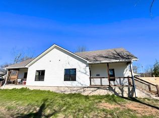 711 9th St #A, Mena, AR 71953