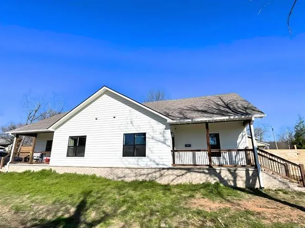 711 9th St #A, Mena, AR 71953