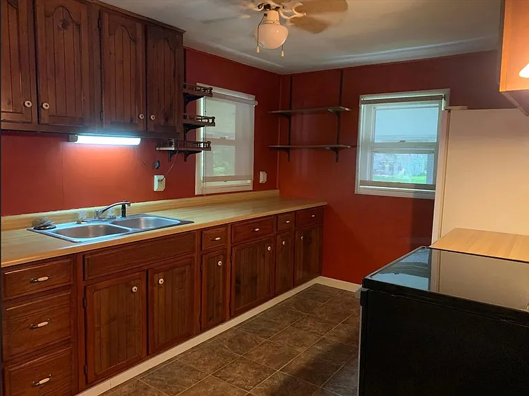 1619 Oakland St — Photo 6