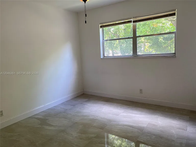 601 SE 5th Ct #208 — Photo 12