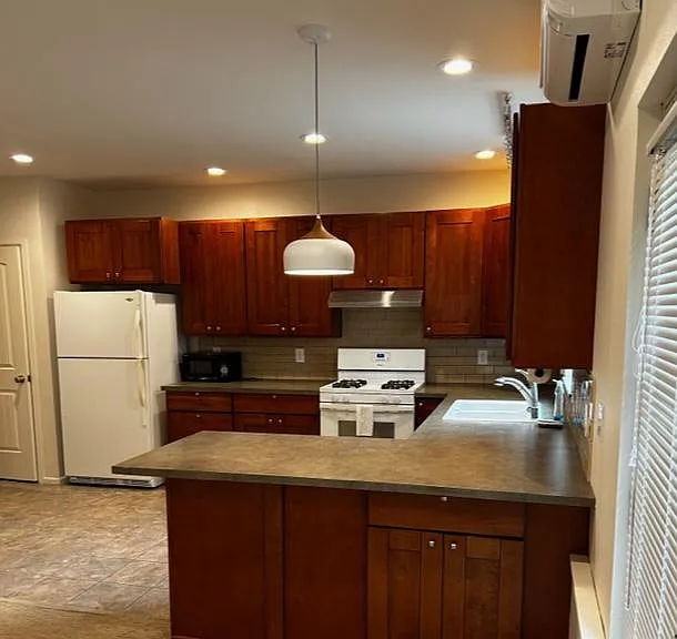 Large Refrigerator
Pantry