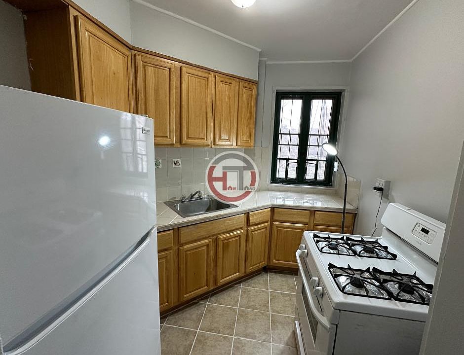 1st image of 99 Metropolitan Oval APT 2H