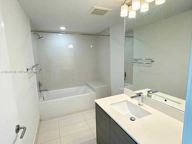 460 NE 28th St #1907 — Photo 12