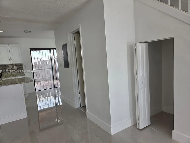 550 SW 115th Ave #405H — Photo 8