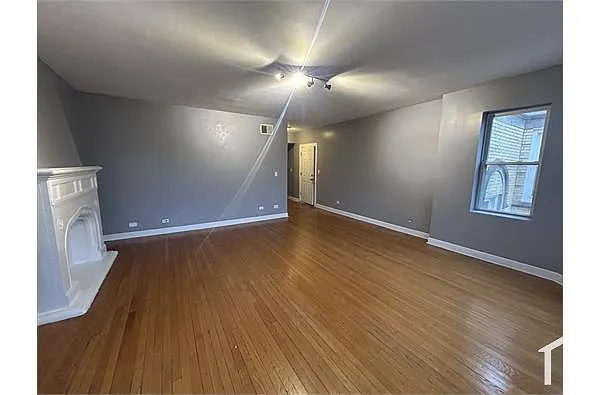 Building Photo - 8228 S Drexel Ave #3B