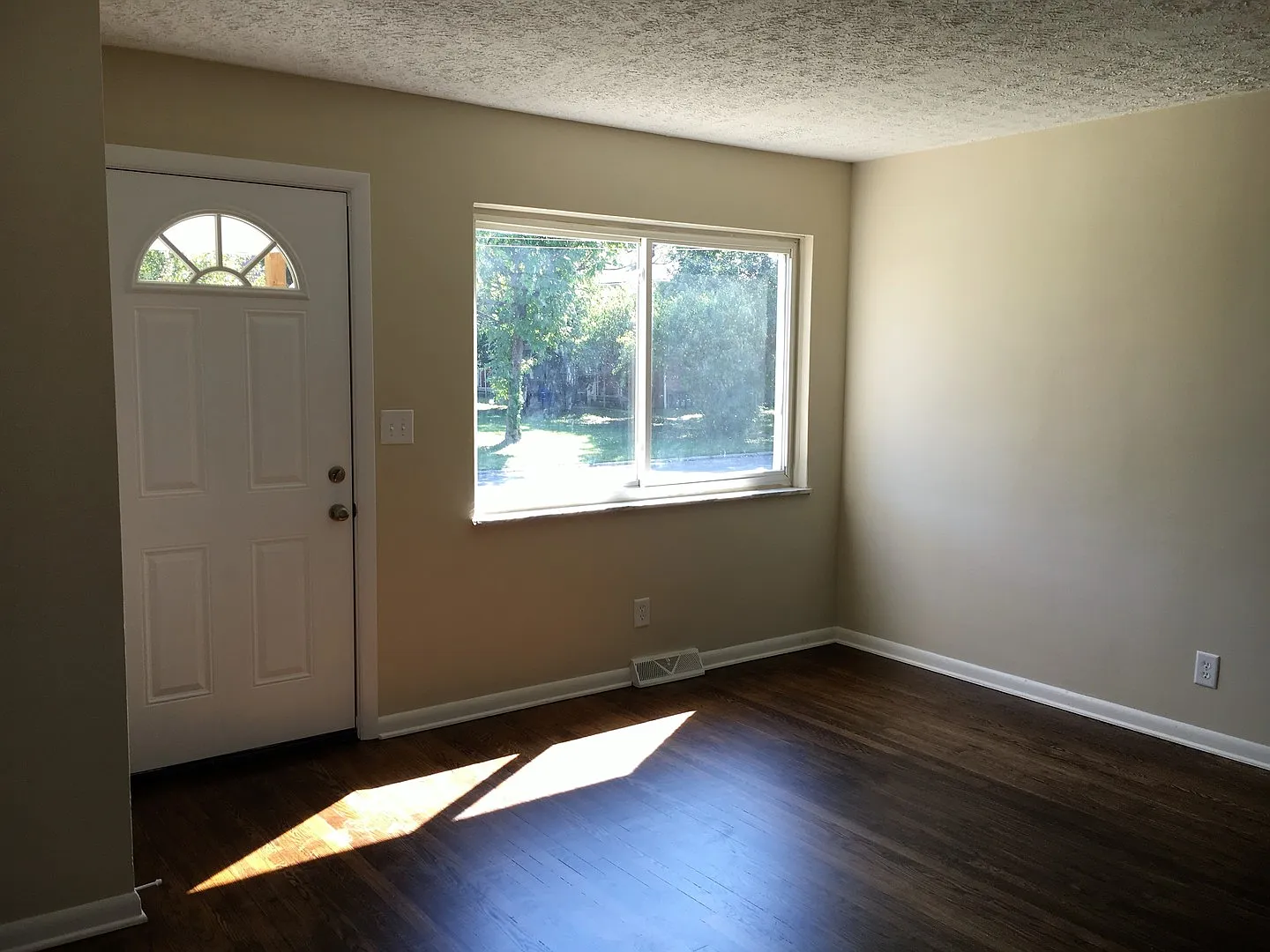 3201 Norwood — Photo 2