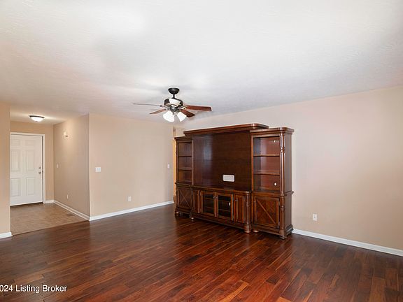 4th image of 690 Oak Grove Blvd