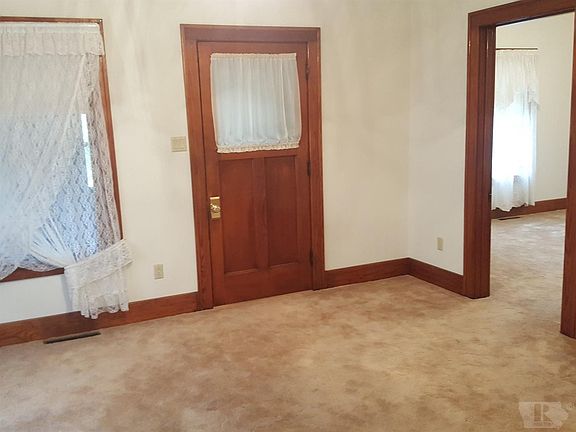4th image of 501 Park Ave