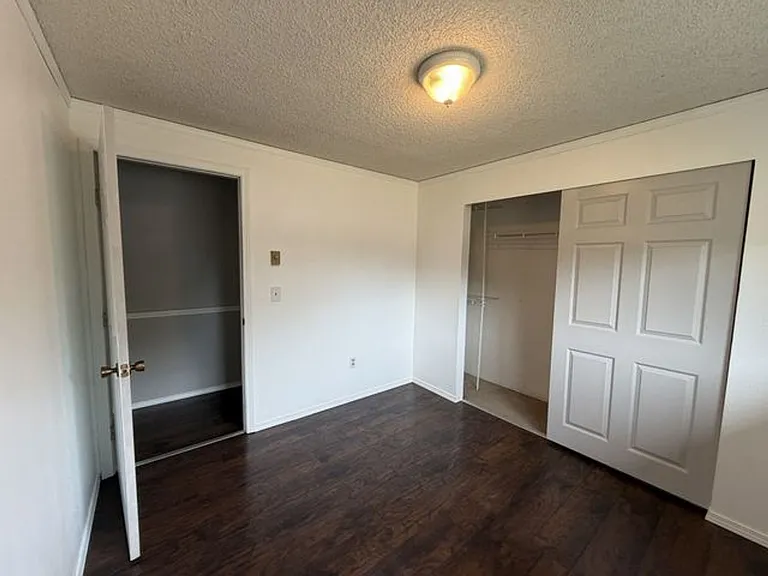 100 W Robert Pl — Photo 15