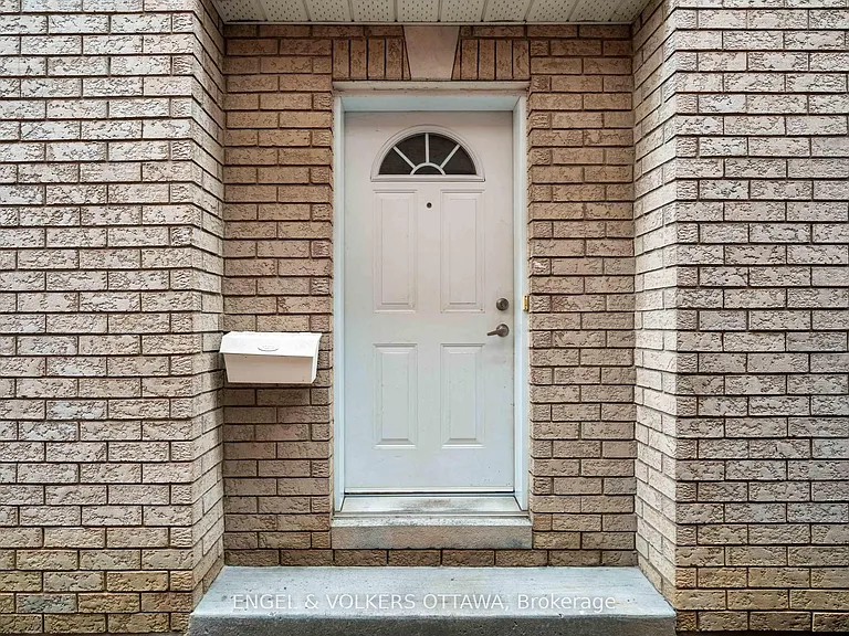 1649 Rosebella Ave #B — Photo 3