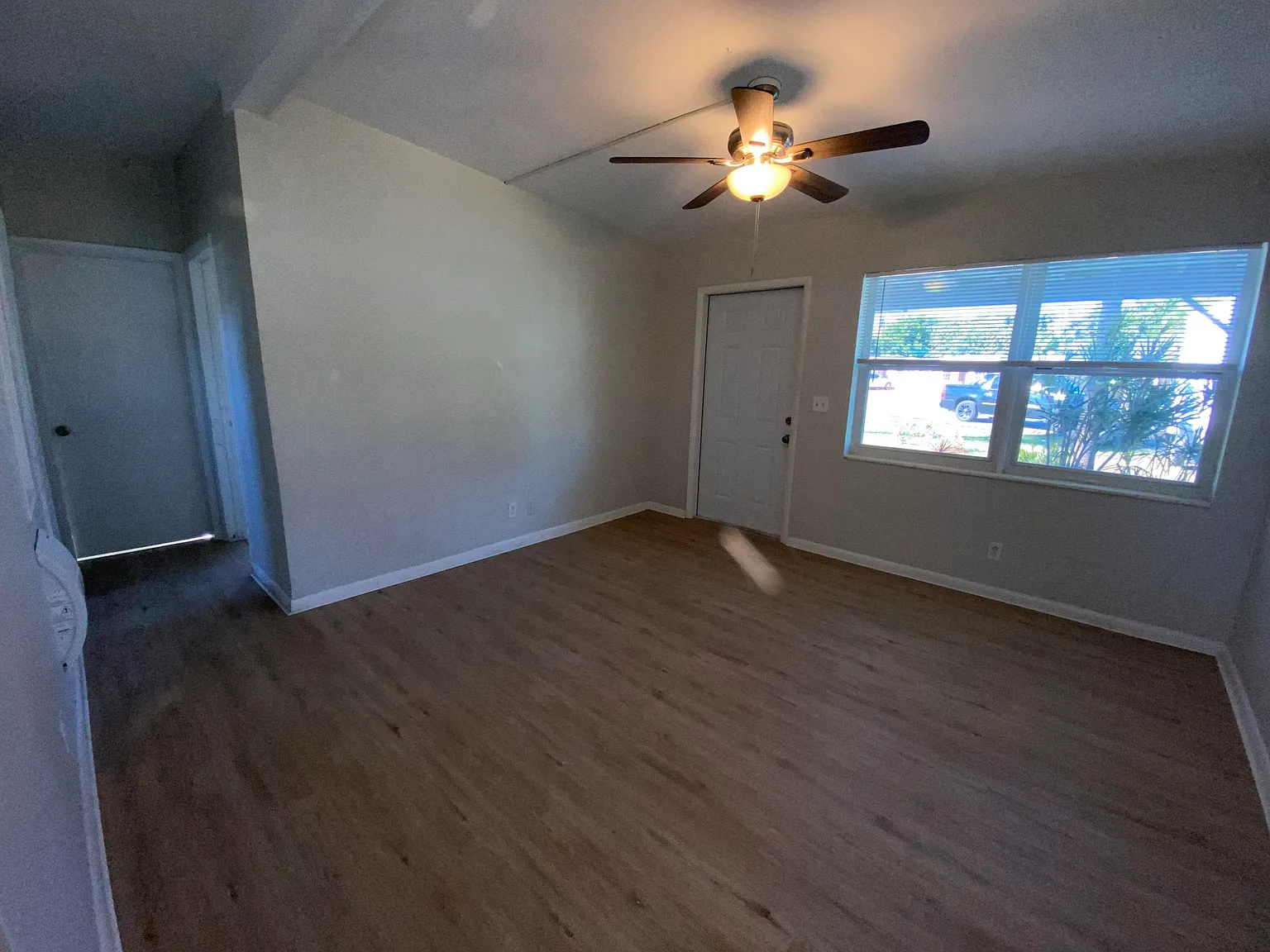 2 bed, 1.0 bath, 859 sqft, $1,995 — Photo 3