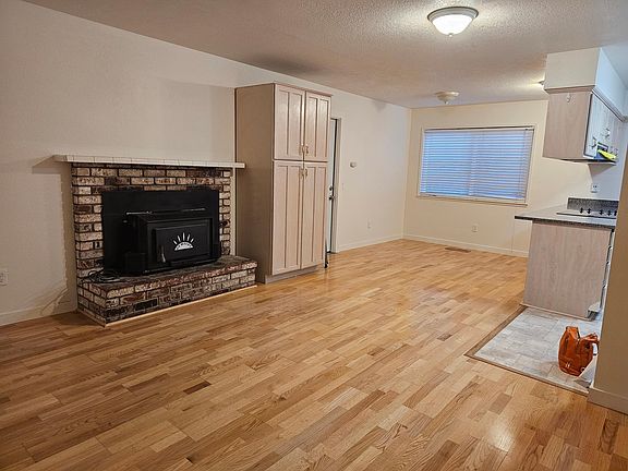 5th image of 405 W Southwood Dr