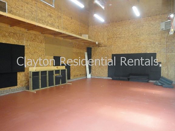 detached garage, work room