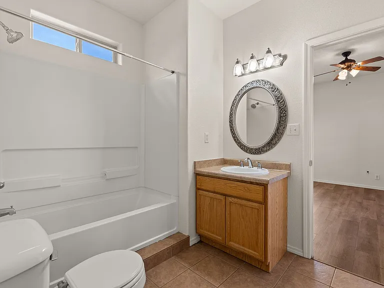 2406 Broadway Blvd NE — Photo 22