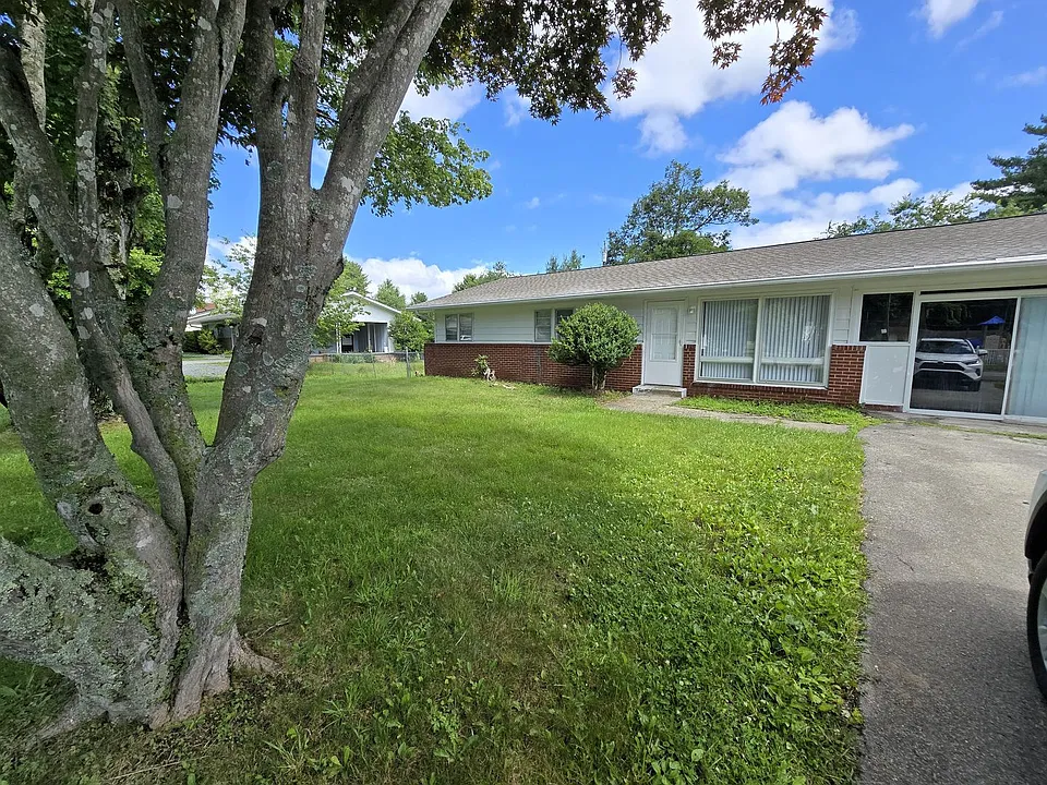 833 Greenway Rd