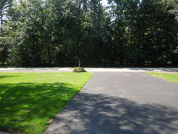 5th image of 2260 Beechwood Dr