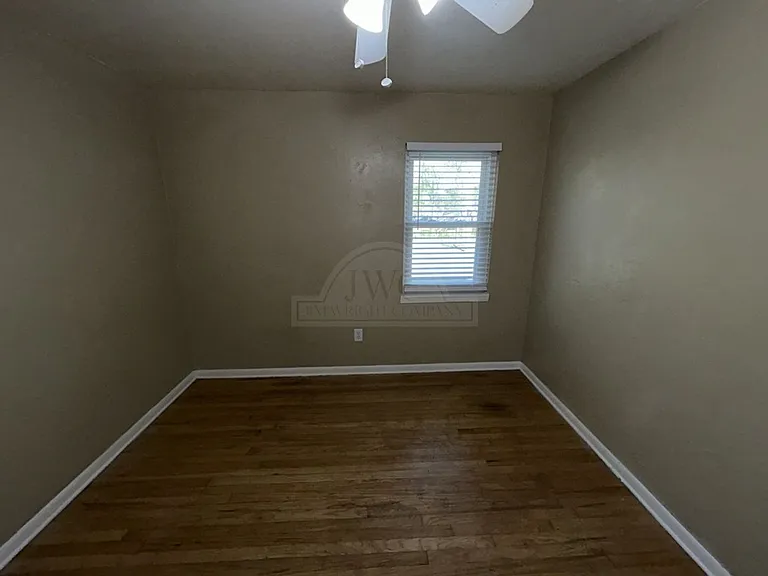 304 Oak St — Photo 16
