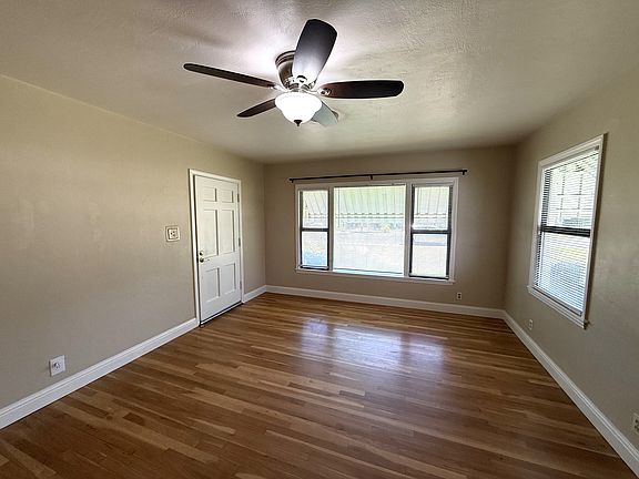 3rd image of 1316 Arbutus Ave