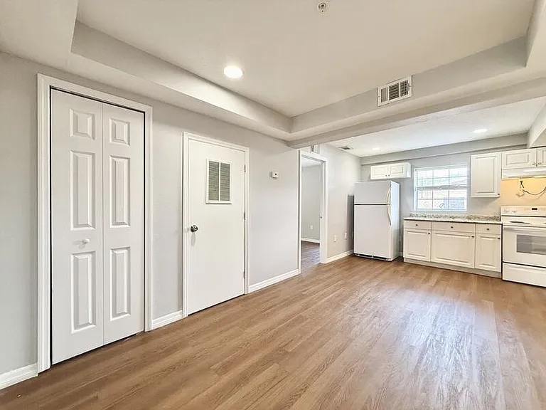 425 F St #2 — Photo 11