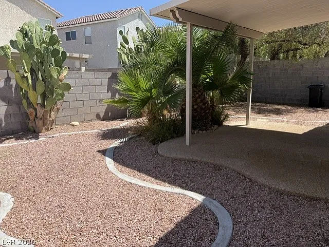 3 bed, 2.0 bath, 1384 sqft, $2,150 — Photo 2