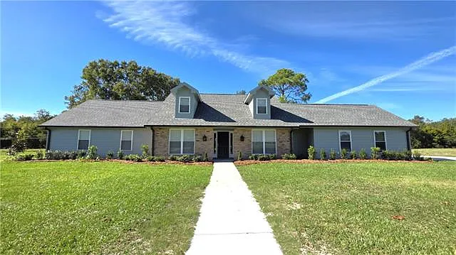 5 bed, 3.0 bath, 2076 sqft, $5,500 — Photo 1