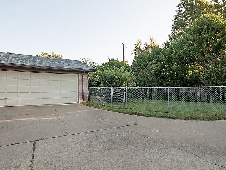 2205 S Darlington Ave — Photo 3