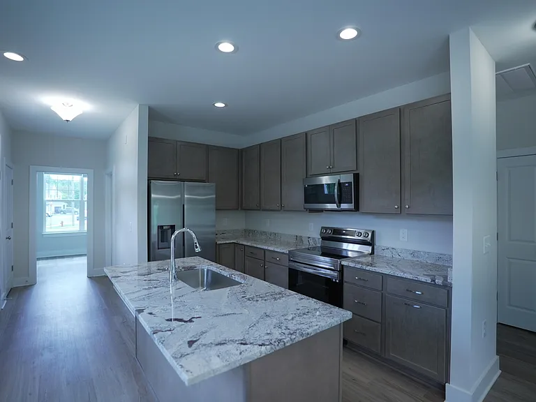919 Hillman Ln — Photo 5
